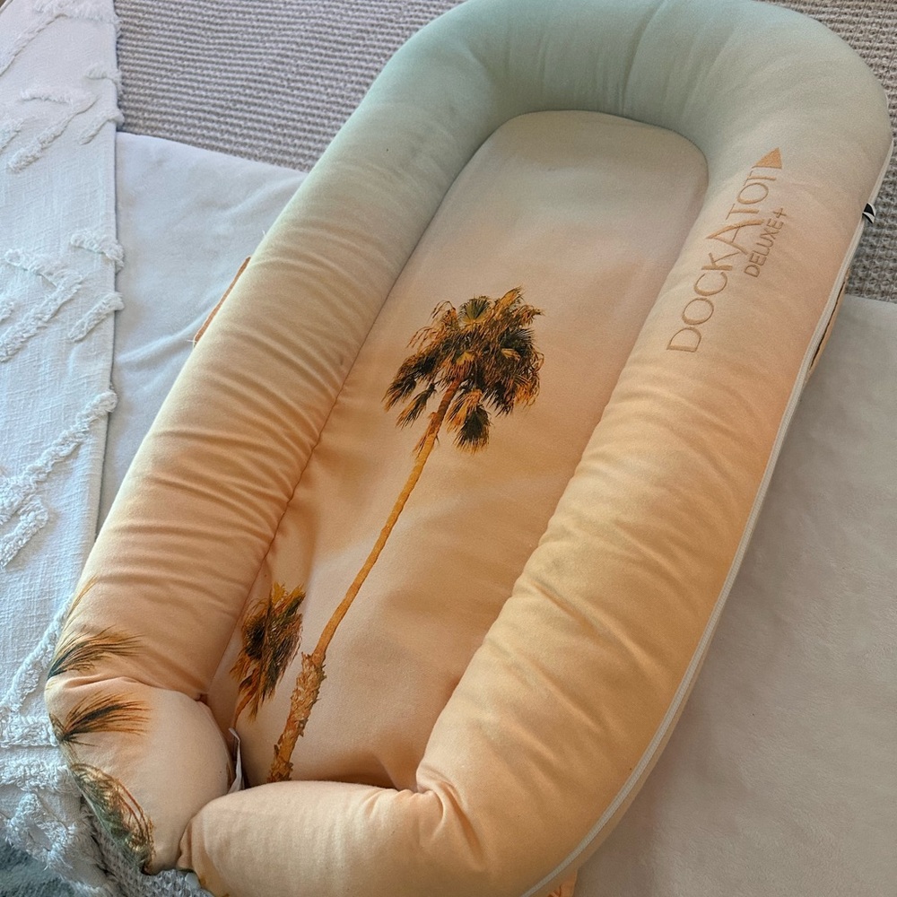 Doc a Tot Deluxe+ Lounger - Palm Tree Print